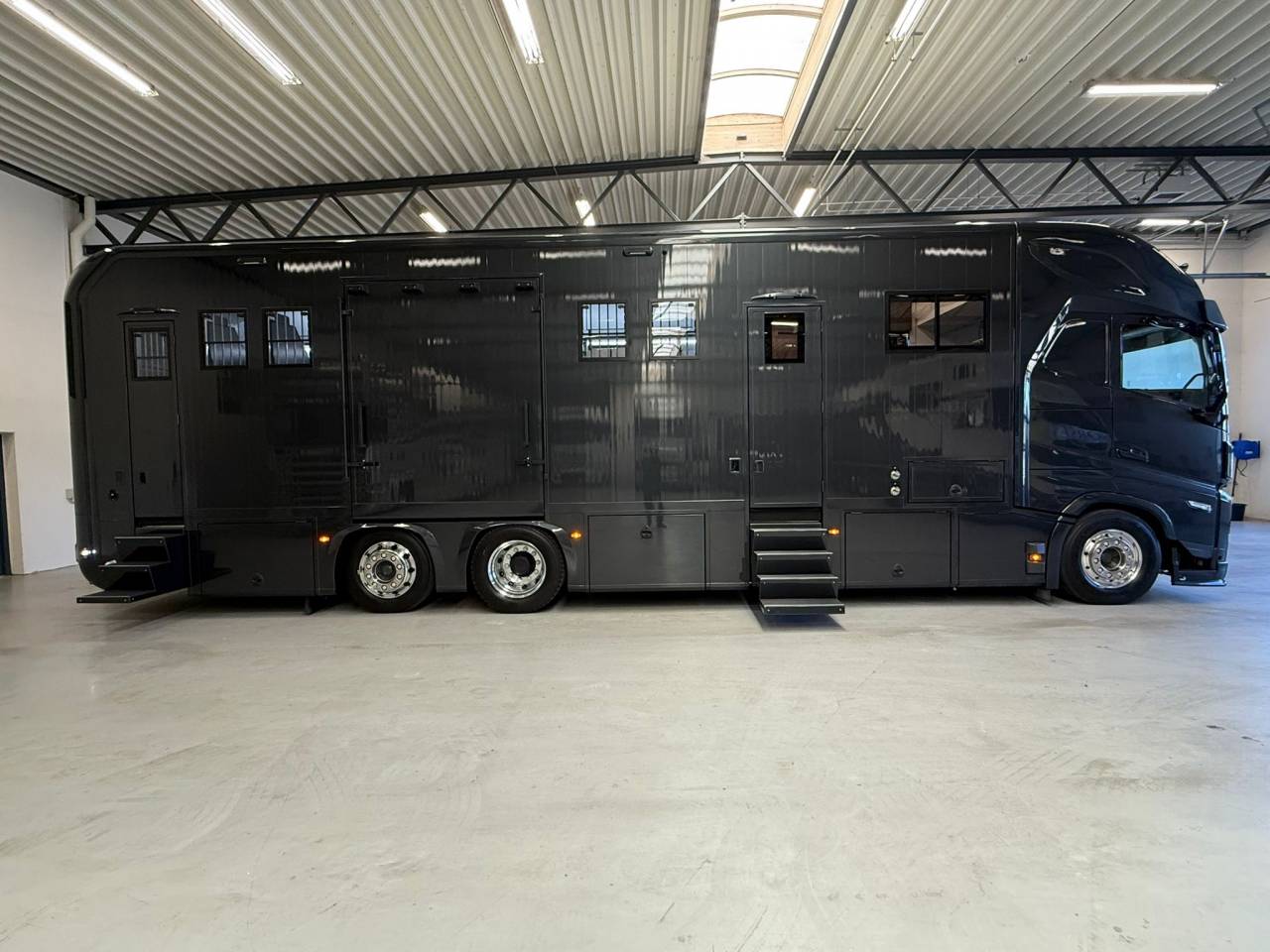 Zware paardenvrachtwagen (groot rijbewijs) Volvo VOLVO FH 500 NF 8 HORSES 2025 Tweedehands