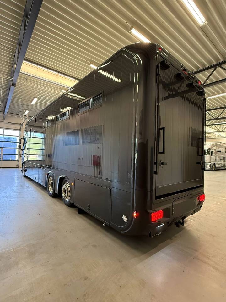 Zware paardenvrachtwagen (groot rijbewijs) Volvo VOLVO FH 500 NF 8 HORSES 2025 Tweedehands