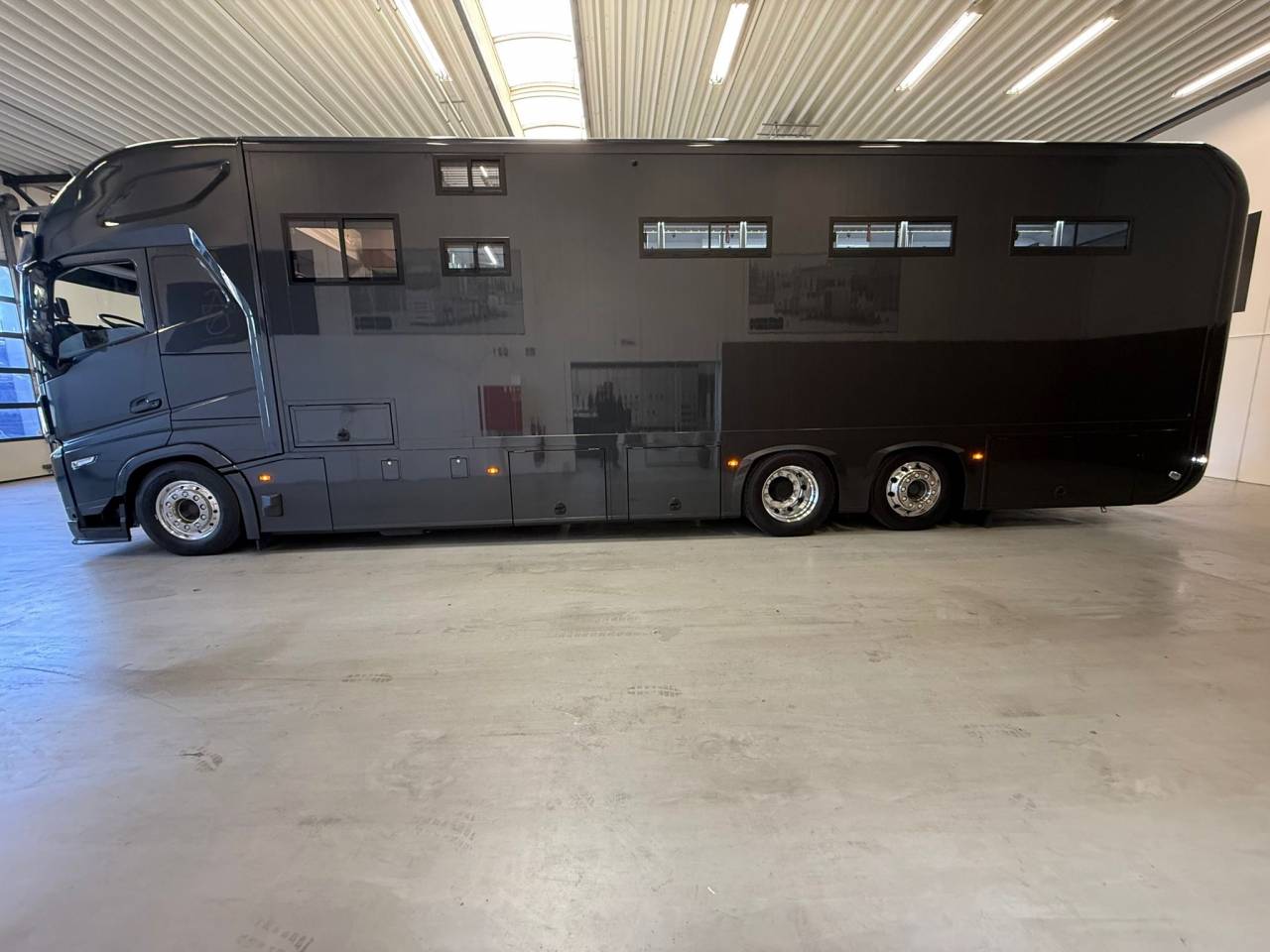Zware paardenvrachtwagen (groot rijbewijs) Volvo VOLVO FH 500 NF 8 HORSES 2025 Tweedehands