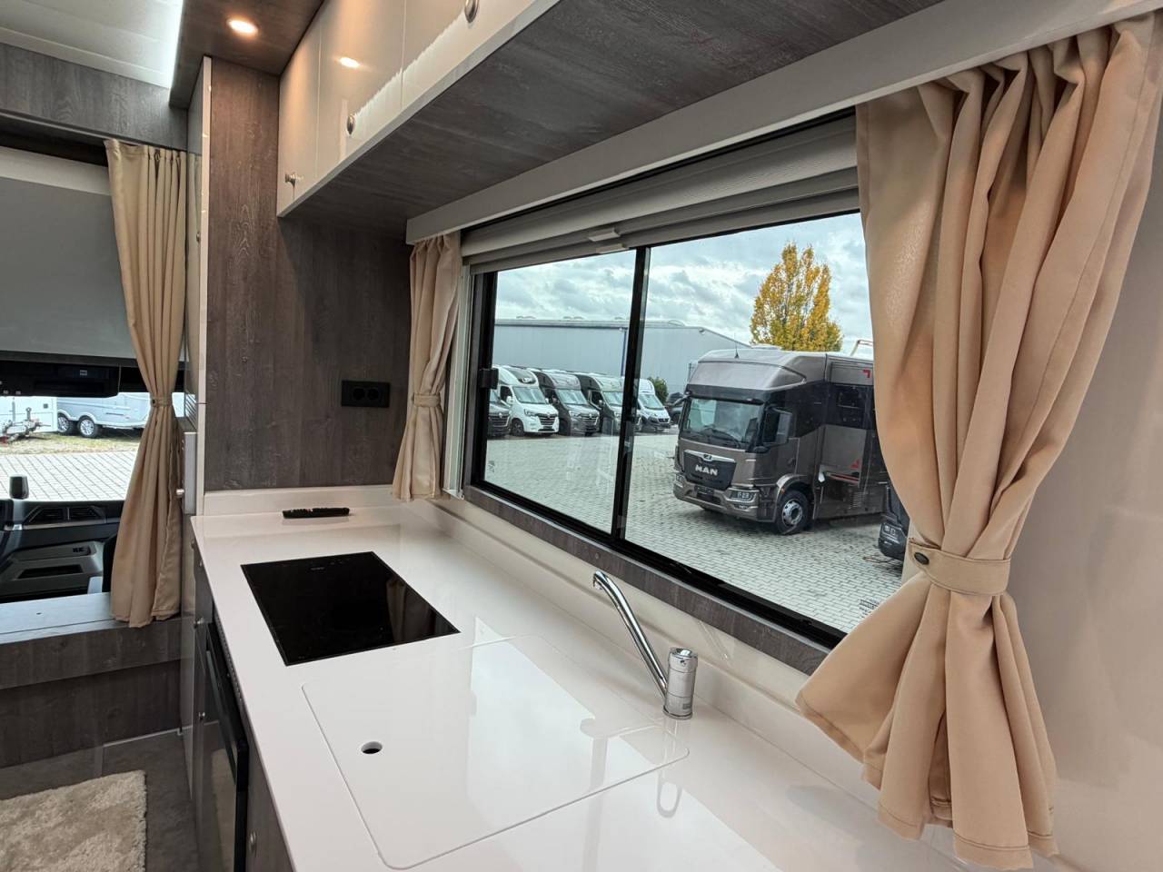 Zware paardenvrachtwagen (groot rijbewijs) Man MAN TGM 18.320 ANKA POP OUT 2026 Nieuw