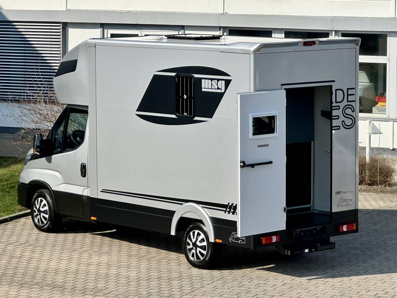 Kleine paardenvrachtwagen (B rijbewijs) Iveco IVECO DAILY 35-210 HI-MATIC MSG STALLION LIGHT 2026 Nieuw