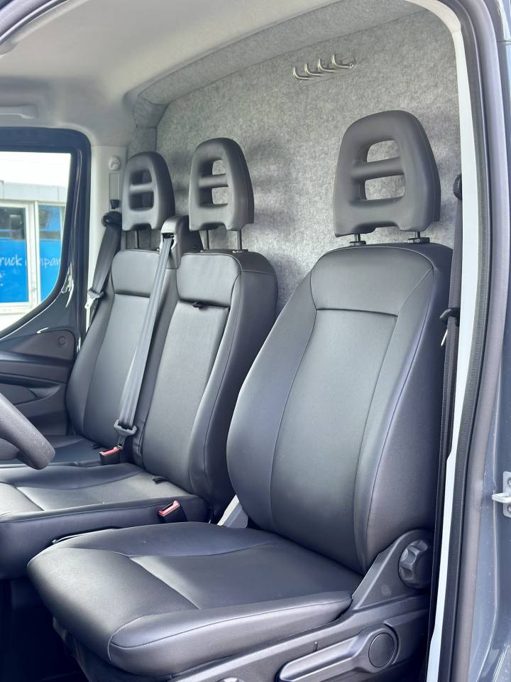 Kleine paardenvrachtwagen (B rijbewijs) Iveco IVECO DAILY 35-210 HI-MATIC MSG STALLION LIGHT 2026 Nieuw