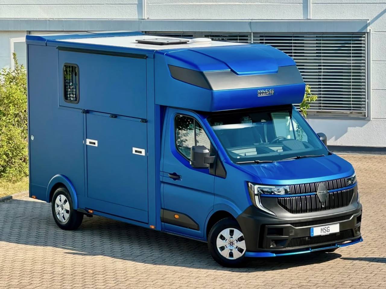 Kleine paardenvrachtwagen (B rijbewijs) Renault RENAULT MASTER 170 MSG STALLION LIGHT AUTOMATIQUE 2026 Nieuw