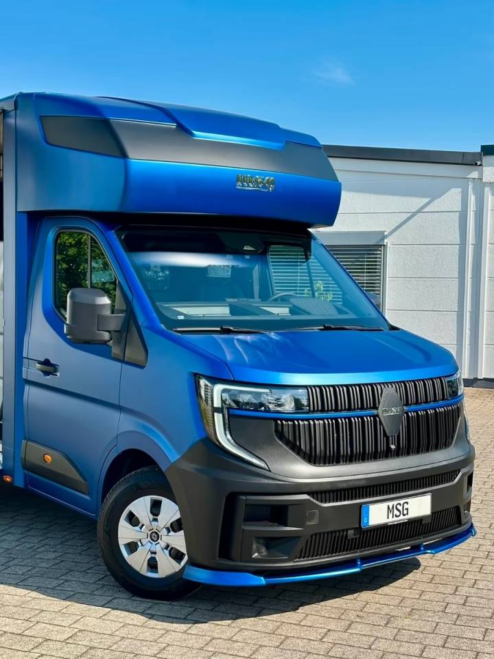 Kleine paardenvrachtwagen (B rijbewijs) Renault RENAULT MASTER 170 MSG STALLION LIGHT AUTOMATIQUE 2026 Nieuw