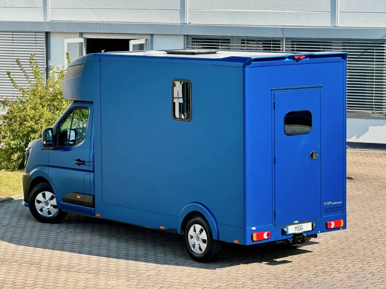 Kleine paardenvrachtwagen (B rijbewijs) Renault RENAULT MASTER 170 MSG STALLION LIGHT AUTOMATIQUE 2026 Nieuw