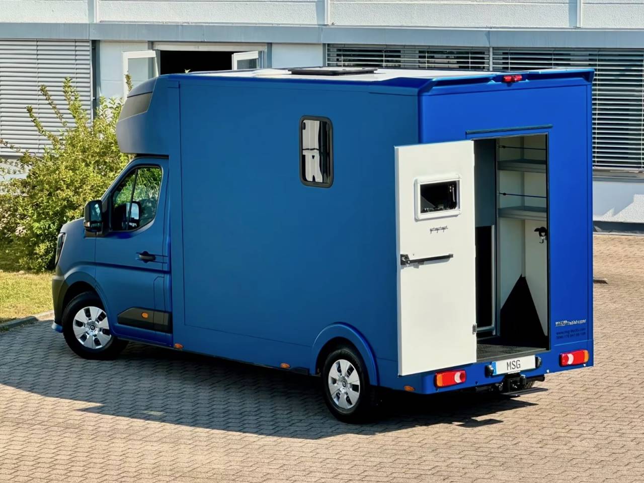 Kleine paardenvrachtwagen (B rijbewijs) Renault RENAULT MASTER 170 MSG STALLION LIGHT AUTOMATIQUE 2026 Nieuw
