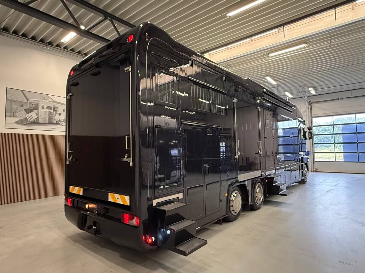 Zware paardenvrachtwagen (groot rijbewijs) Renault RENAULT MAGNUM 480 STX 5 HORSES POP OUT 2011 Tweedehands