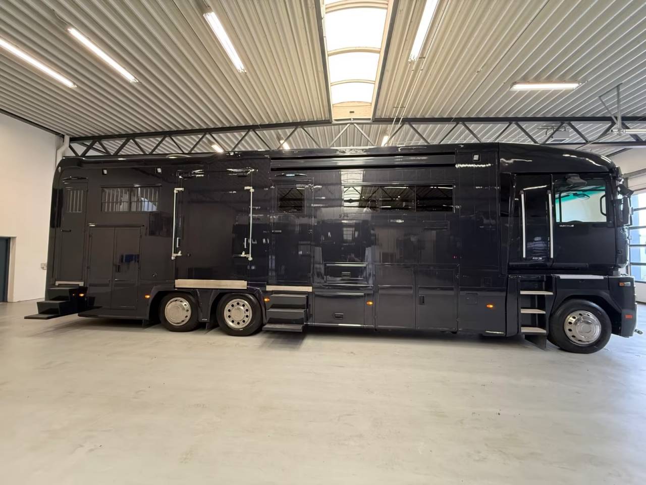 Zware paardenvrachtwagen (groot rijbewijs) Renault RENAULT MAGNUM 480 STX 5 HORSES POP OUT 2011 Tweedehands