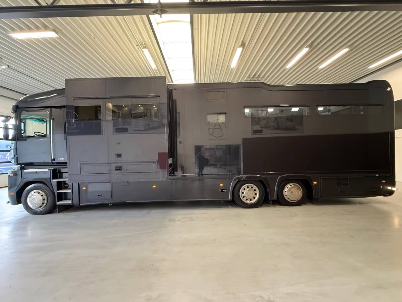 Zware paardenvrachtwagen (groot rijbewijs) Renault RENAULT MAGNUM 480 STX 5 HORSES POP OUT 2011 Tweedehands