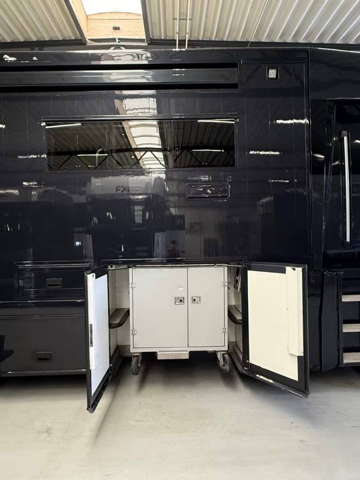 Zware paardenvrachtwagen (groot rijbewijs) Renault RENAULT MAGNUM 480 STX 5 HORSES POP OUT 2011 Tweedehands