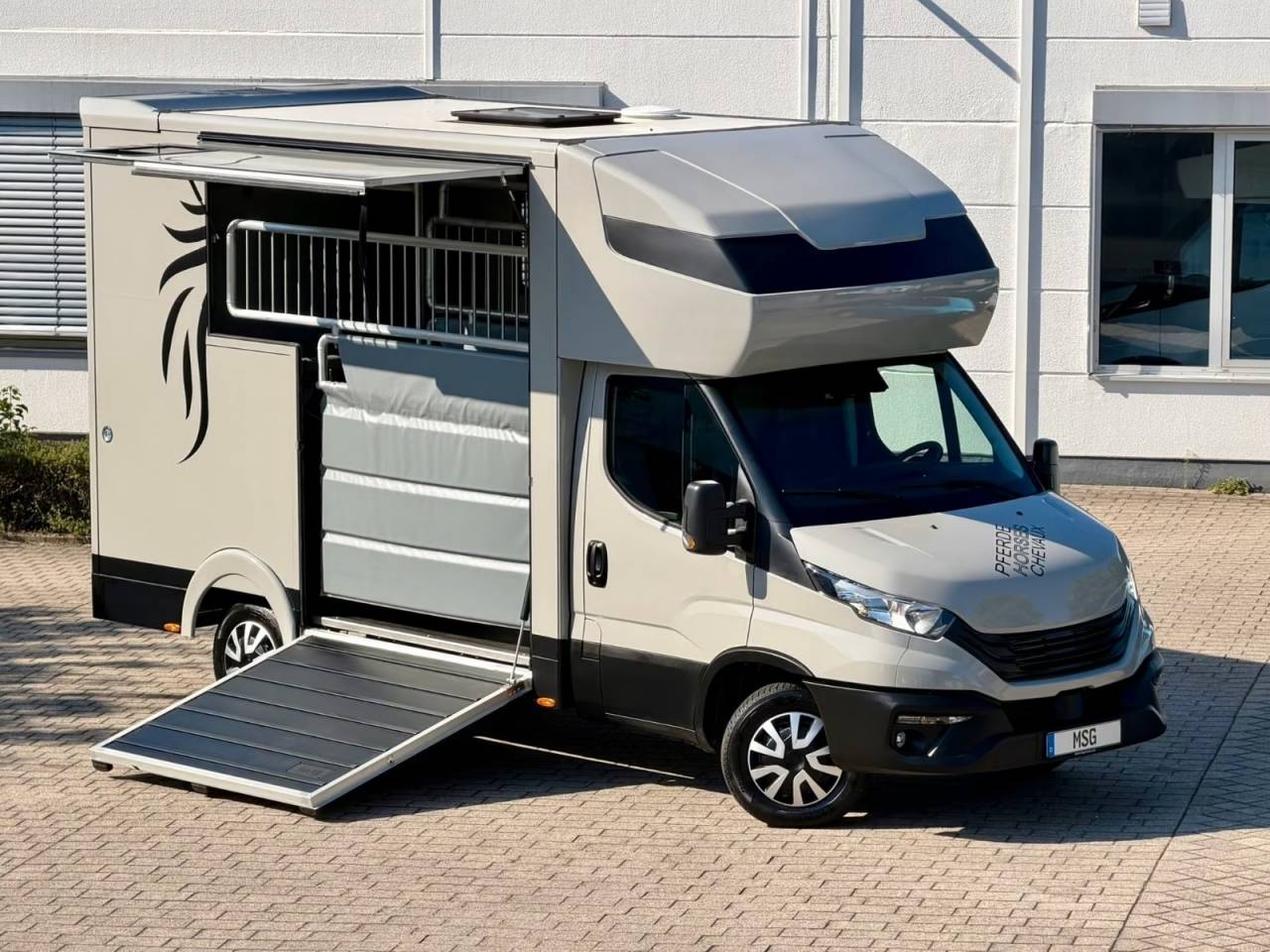 Kleine paardenvrachtwagen (B rijbewijs) Iveco IVECO DAILY 35-210 HI-MATIC MSG STALLION LIGHT 2026 Nieuw