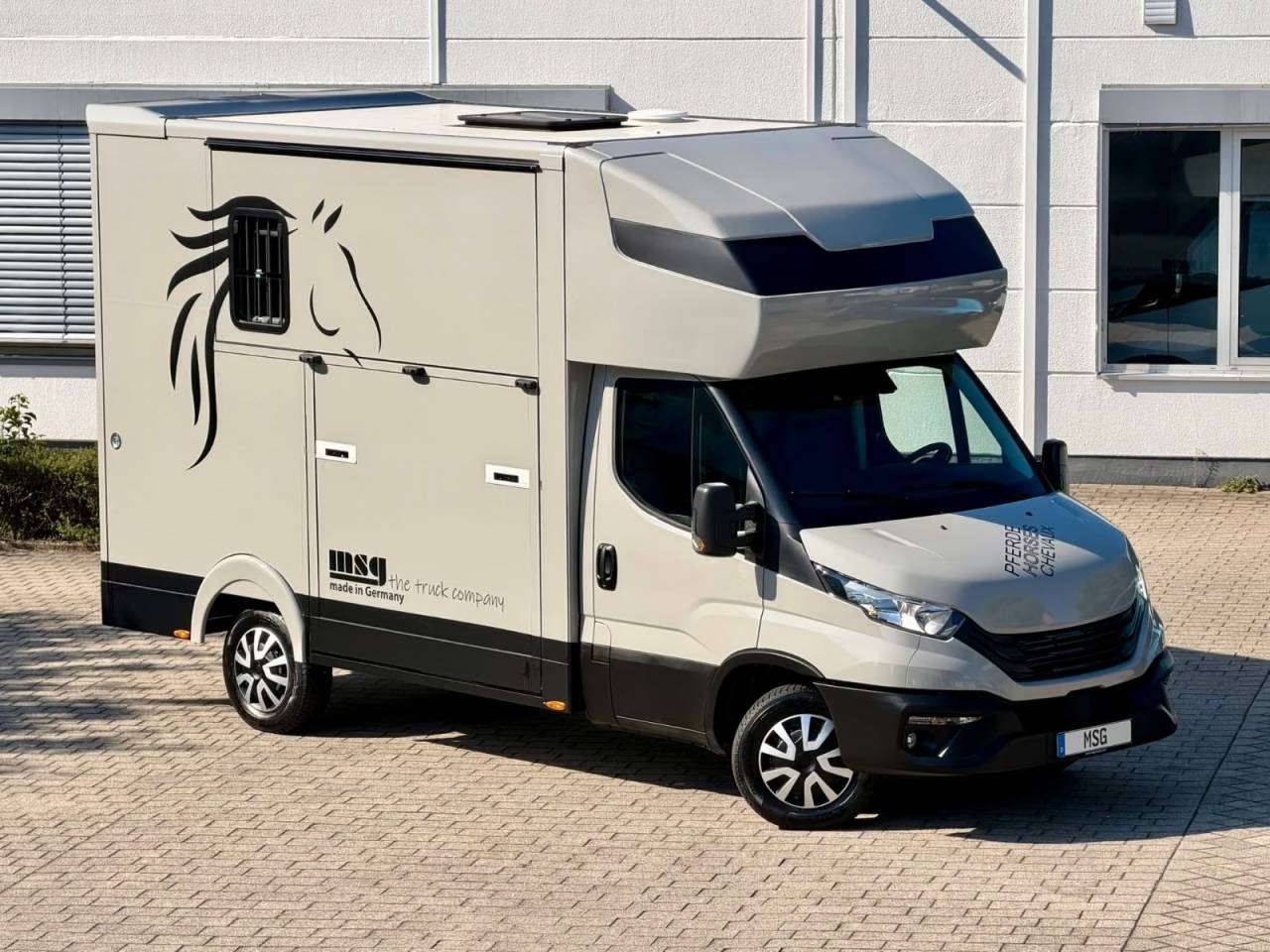 Kleine paardenvrachtwagen (B rijbewijs) Iveco IVECO DAILY 35-210 HI-MATIC MSG STALLION LIGHT 2026 Nieuw