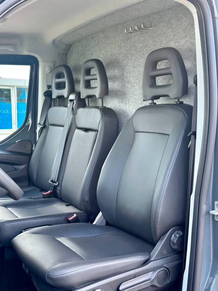 Kleine paardenvrachtwagen (B rijbewijs) Iveco IVECO DAILY 35-210 HI-MATIC MSG STALLION LIGHT 2026 Nieuw