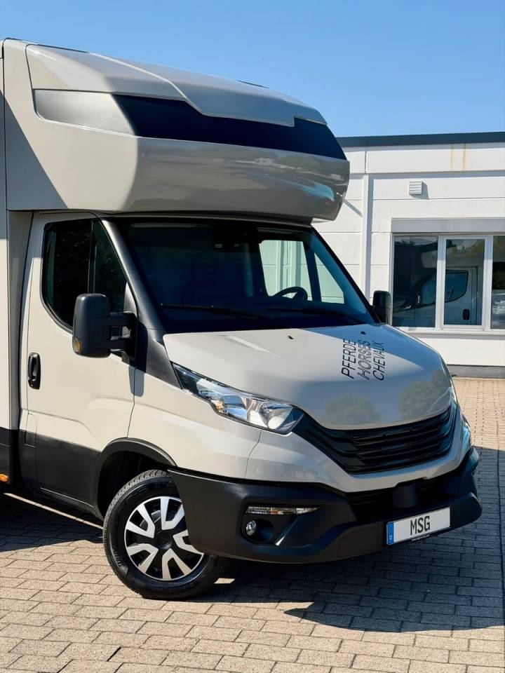 Kleine paardenvrachtwagen (B rijbewijs) Iveco IVECO DAILY 35-210 HI-MATIC MSG STALLION LIGHT 2026 Nieuw