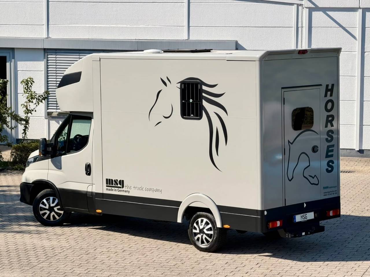 Kleine paardenvrachtwagen (B rijbewijs) Iveco IVECO DAILY 35-210 HI-MATIC MSG STALLION LIGHT 2026 Nieuw