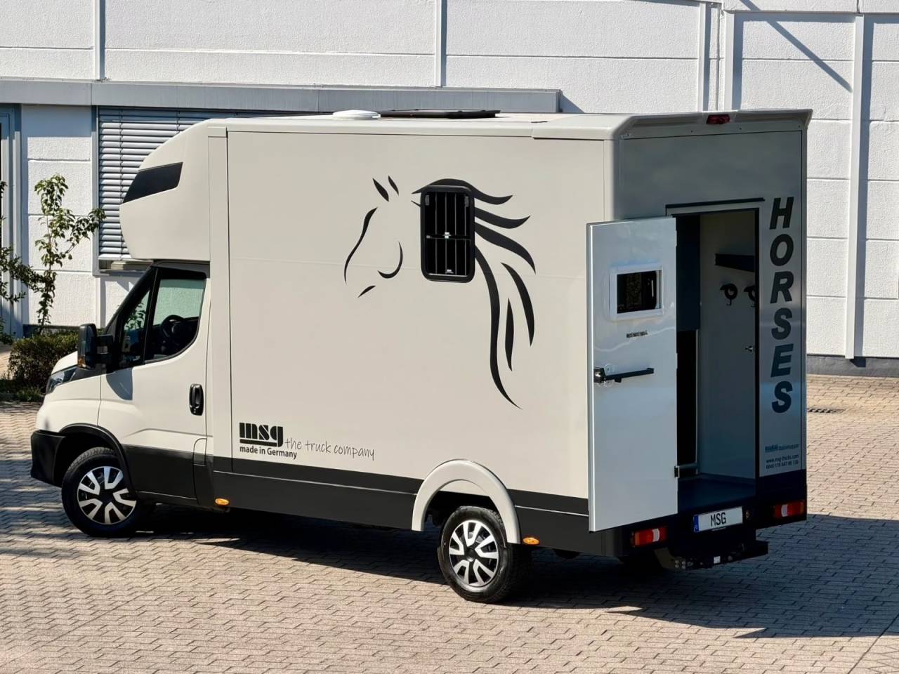 Kleine paardenvrachtwagen (B rijbewijs) Iveco IVECO DAILY 35-210 HI-MATIC MSG STALLION LIGHT 2026 Nieuw