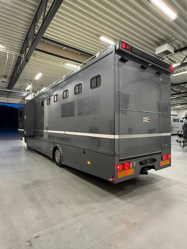 Zware paardenvrachtwagen (groot rijbewijs) Mercedes JL 2005 Tweedehands