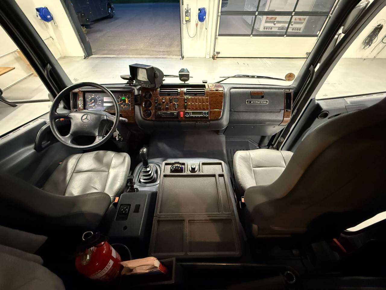 Zware paardenvrachtwagen (groot rijbewijs) Mercedes JL 2005 Tweedehands