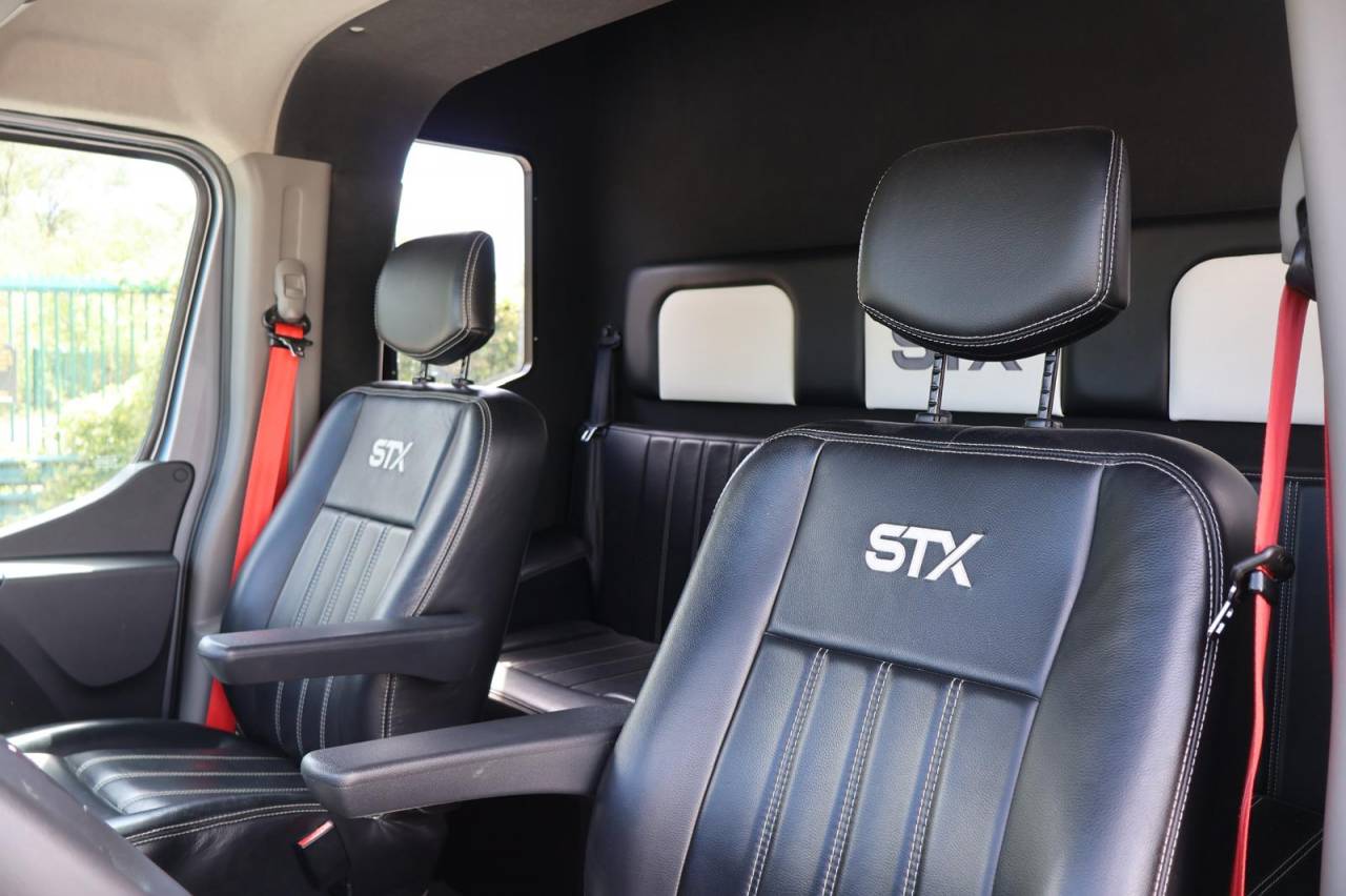 Kleine paardenvrachtwagen (B rijbewijs) STX STX 2022 Tweedehands