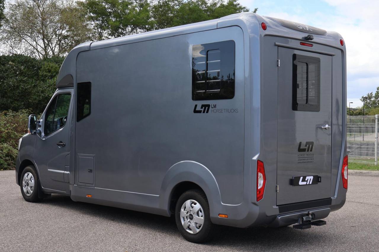 Kleine paardenvrachtwagen (B rijbewijs) STX STX 2022 Tweedehands