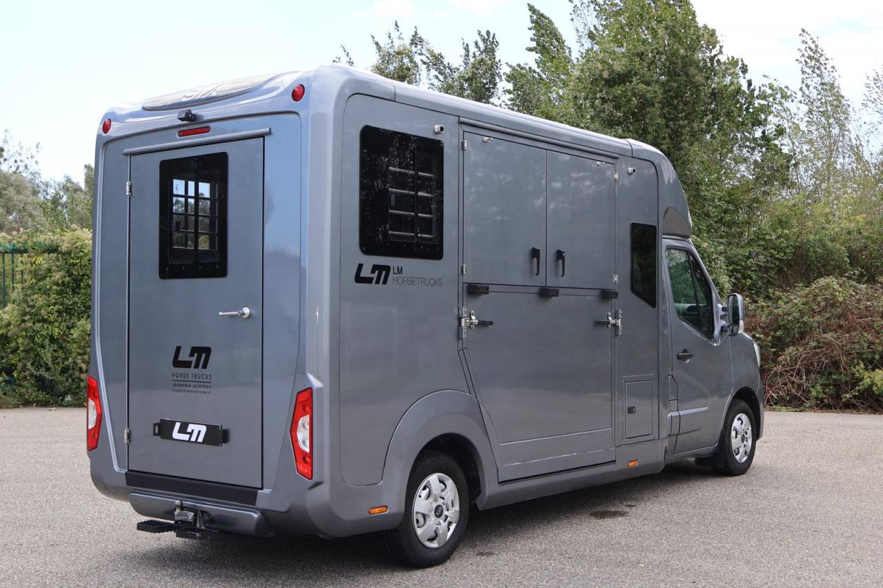 Kleine paardenvrachtwagen (B rijbewijs) STX STX 2022 Tweedehands