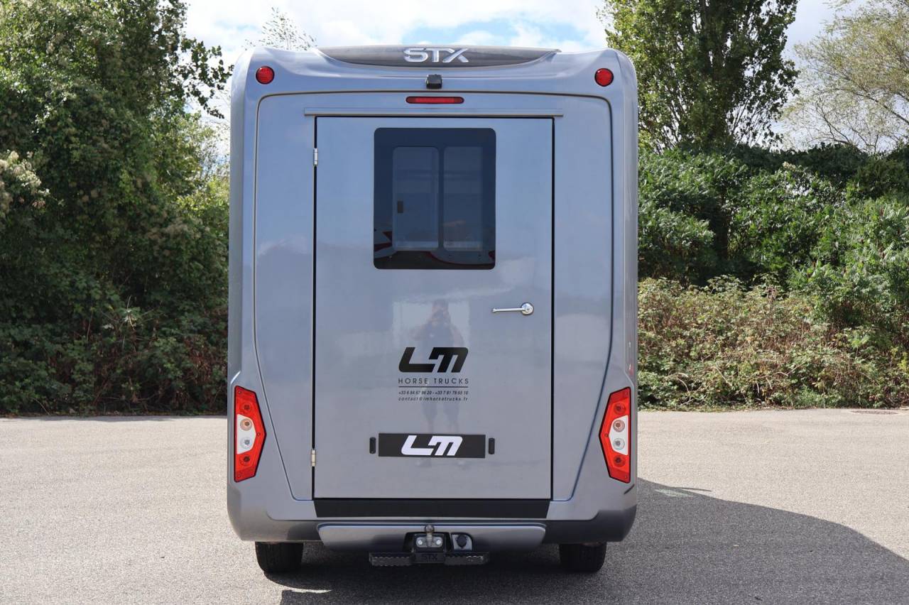 Kleine paardenvrachtwagen (B rijbewijs) STX STX 2022 Tweedehands