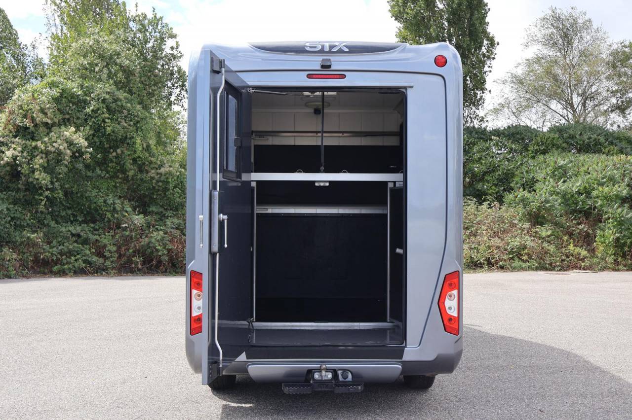 Kleine paardenvrachtwagen (B rijbewijs) STX STX 2022 Tweedehands