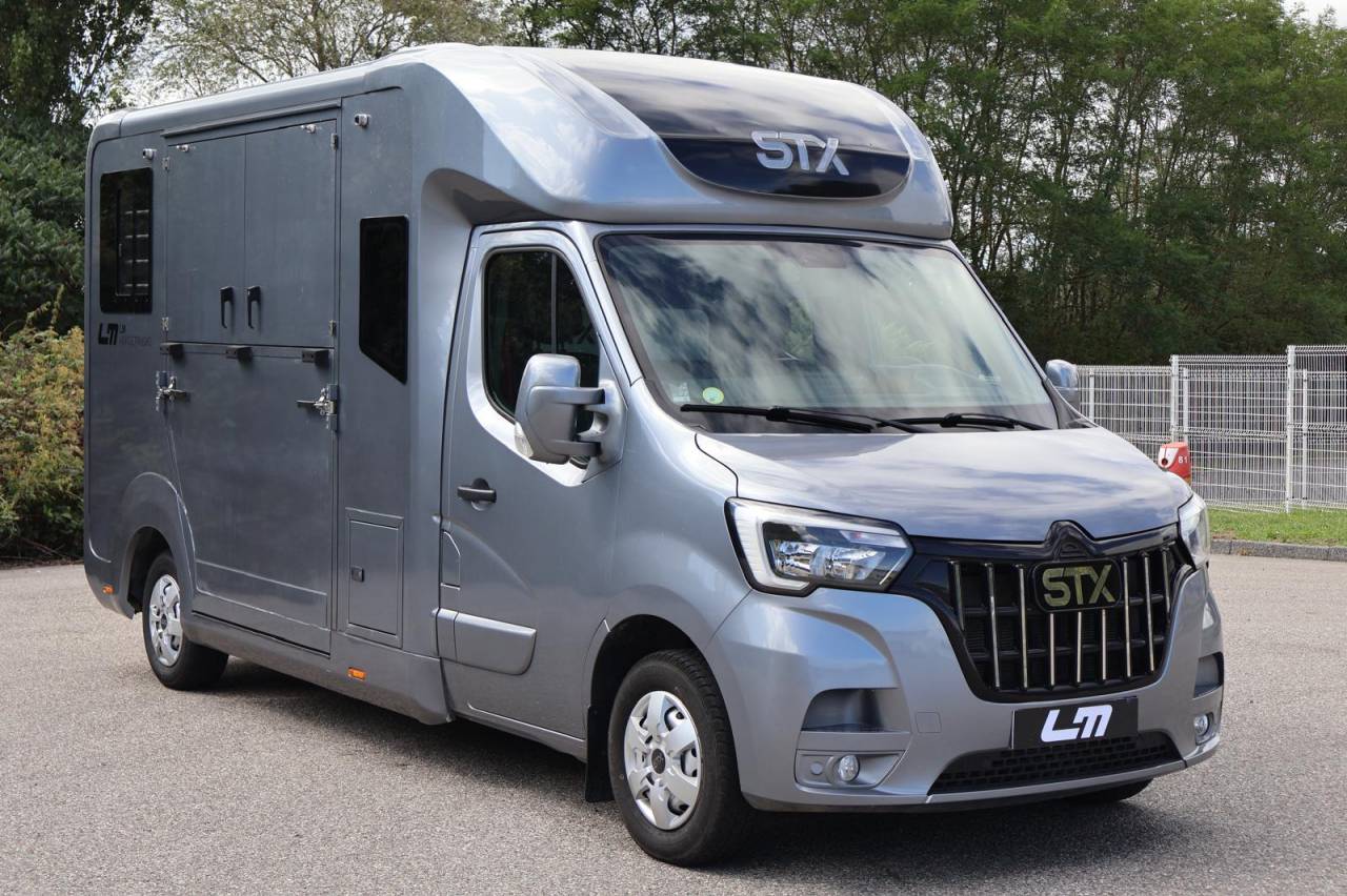 Kleine paardenvrachtwagen (B rijbewijs) STX STX 2022 Tweedehands