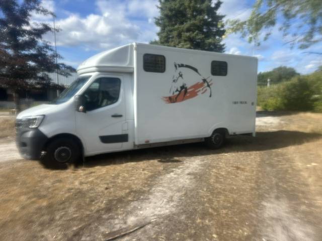 Kleine paardenvrachtwagen (B rijbewijs) Renault master 2020 Tweedehands