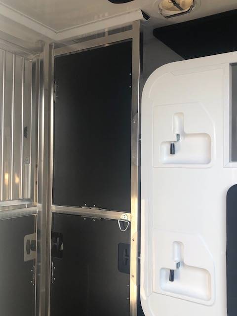 Kleine paardenvrachtwagen (B rijbewijs) Trans Box Svelto 10 2026 Nieuw
