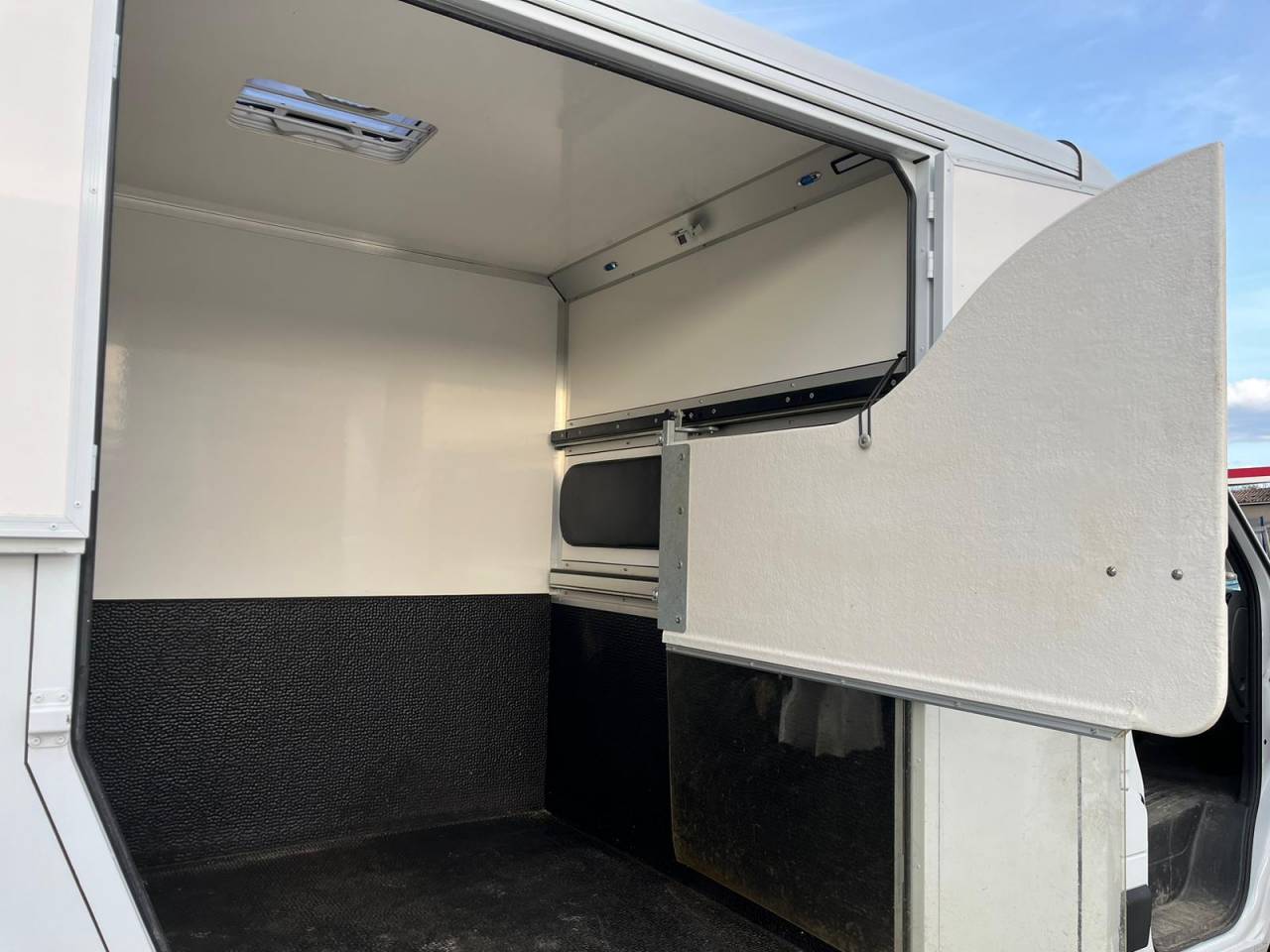 Kleine paardenvrachtwagen (B rijbewijs) Opel Movano - Cavalcar 2020 Tweedehands