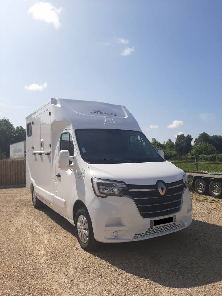 Kleine paardenvrachtwagen (B rijbewijs) Renault Master 2020 Tweedehands