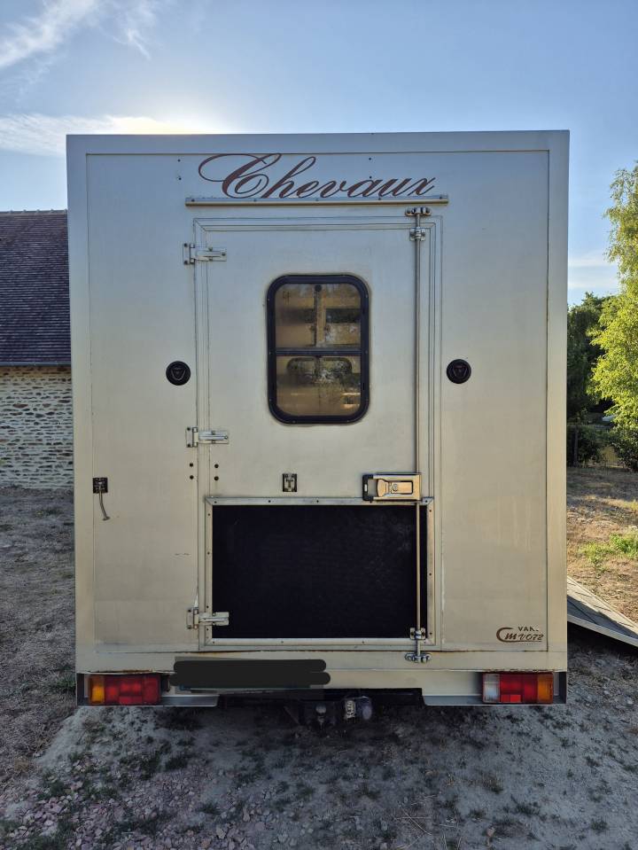 Kleine paardenvrachtwagen (B rijbewijs) Opel movano 2007 Tweedehands