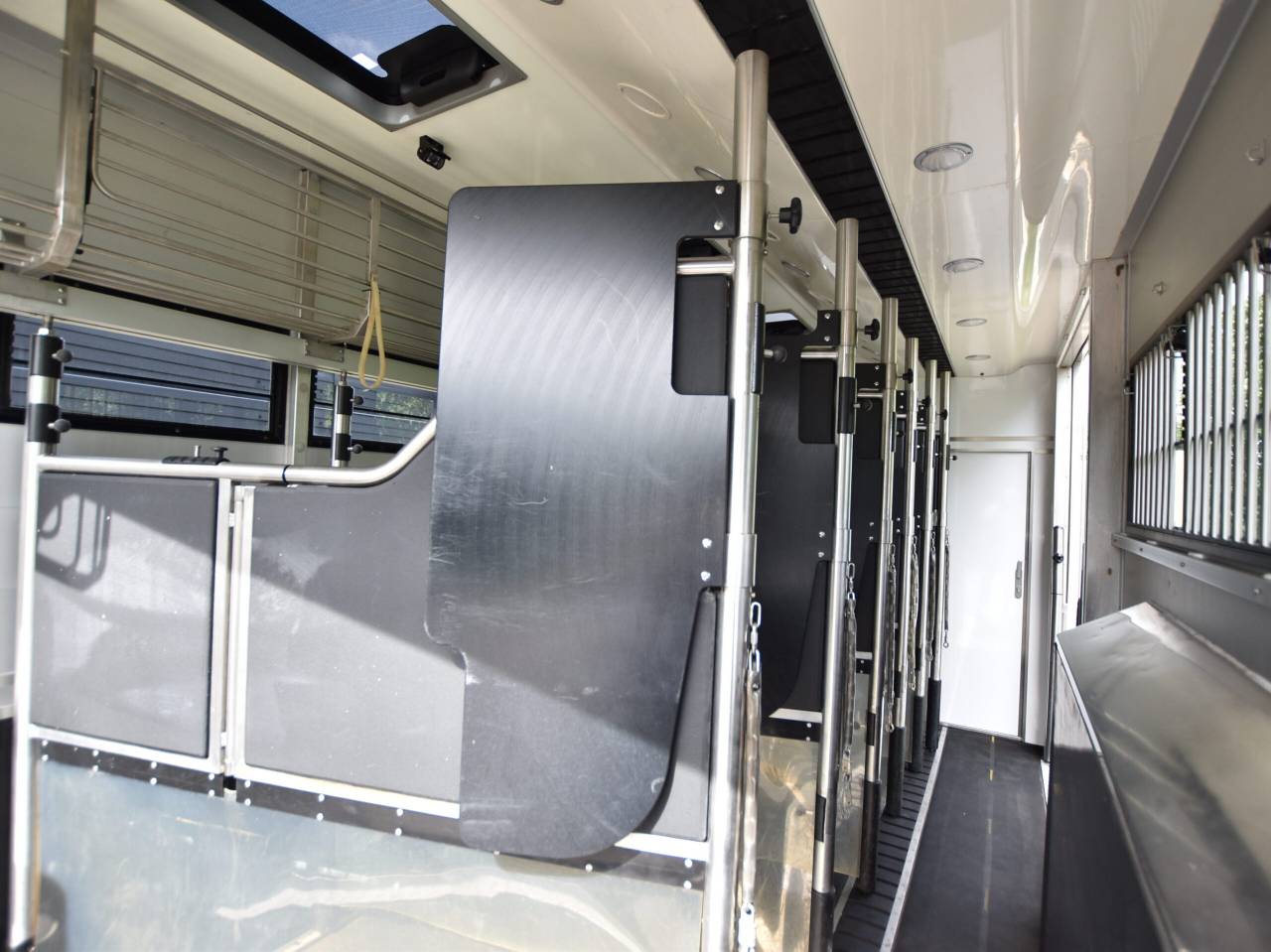 Zware paardenvrachtwagen (groot rijbewijs) Roelofsen  2013 Tweedehands
