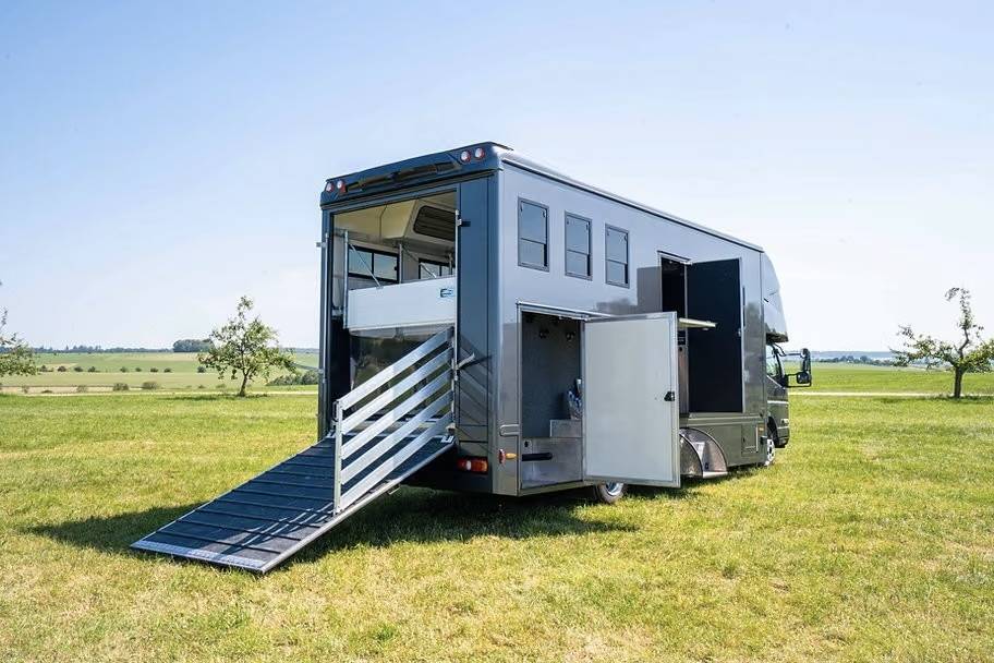 Zware paardenvrachtwagen (groot rijbewijs) Anka DAIMLER FUSO CANTER 7C18 ANKA POP OUT 2026 Nieuw