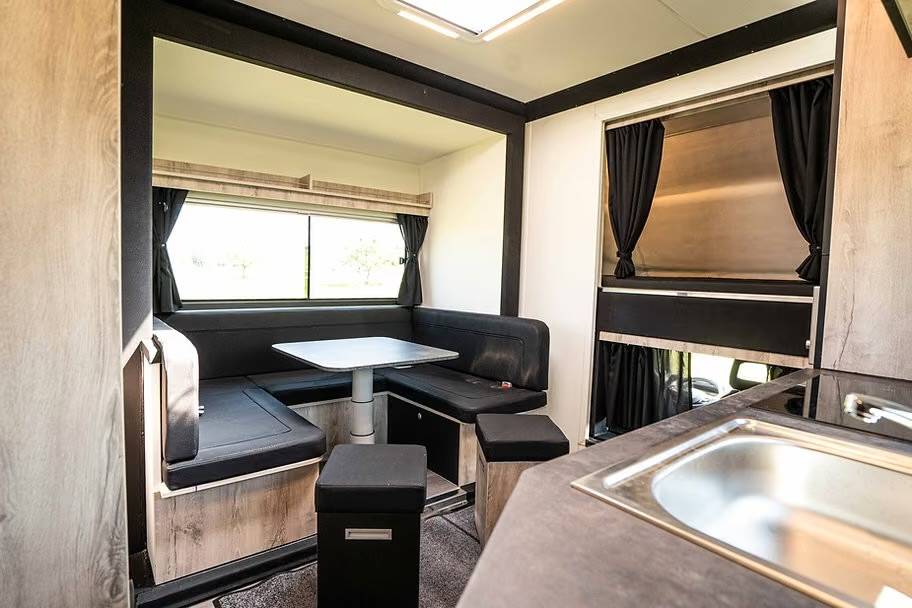 Zware paardenvrachtwagen (groot rijbewijs) Anka DAIMLER FUSO CANTER 7C18 ANKA POP OUT 2026 Nieuw