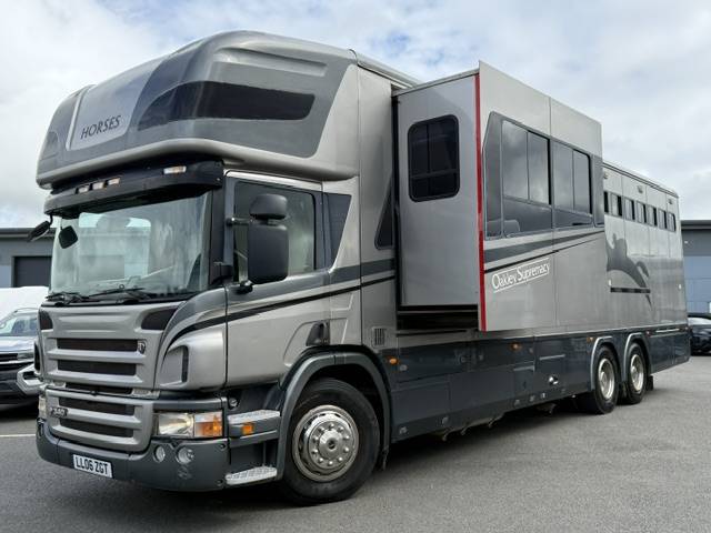 Kleine paardenvrachtwagen (B rijbewijs) Oakley Scania 340 2006 Tweedehands