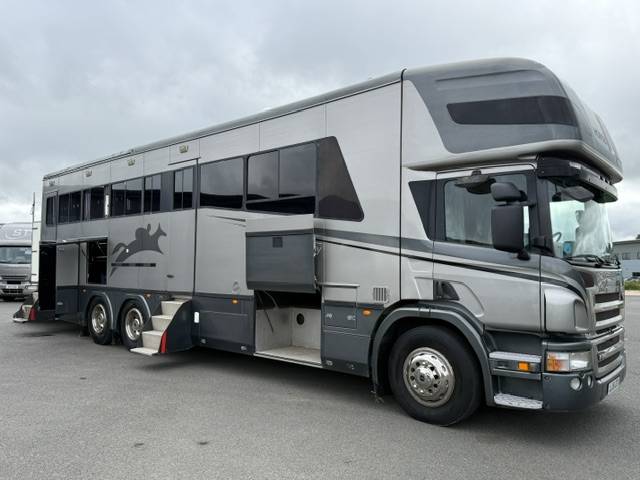 Kleine paardenvrachtwagen (B rijbewijs) Oakley Scania 340 2006 Tweedehands