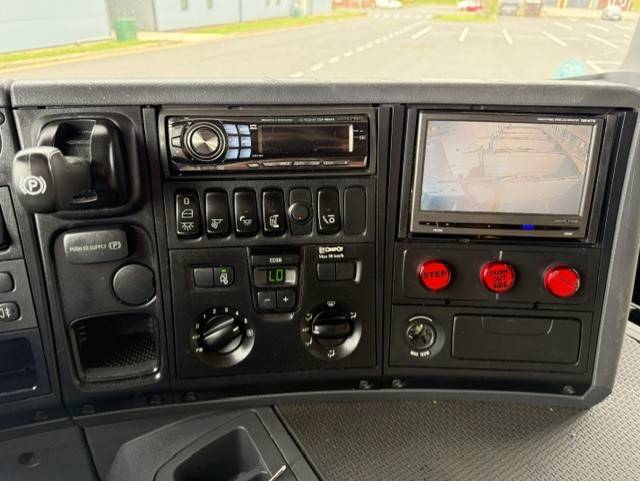 Kleine paardenvrachtwagen (B rijbewijs) Oakley Scania 340 2006 Tweedehands