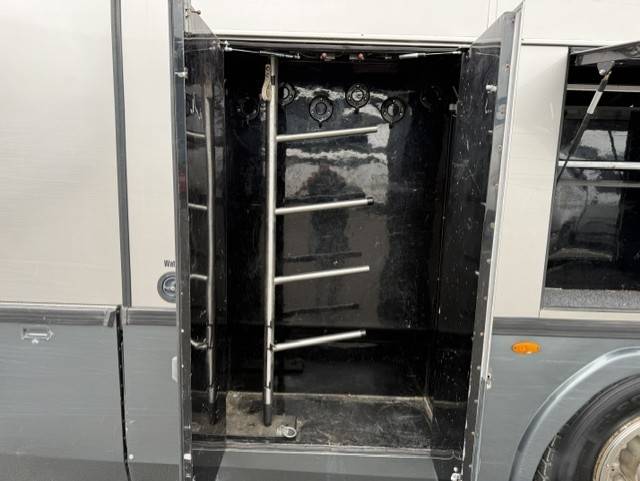 Kleine paardenvrachtwagen (B rijbewijs) Oakley Scania 340 2006 Tweedehands