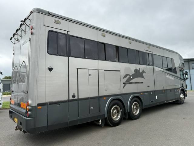 Kleine paardenvrachtwagen (B rijbewijs) Oakley Scania 340 2006 Tweedehands