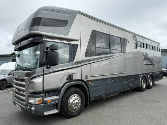 Kleine paardenvrachtwagen (B rijbewijs) Oakley Scania 340 2006 Tweedehands