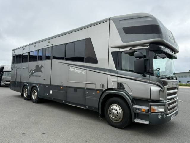 Kleine paardenvrachtwagen (B rijbewijs) Oakley Scania 340 2006 Tweedehands