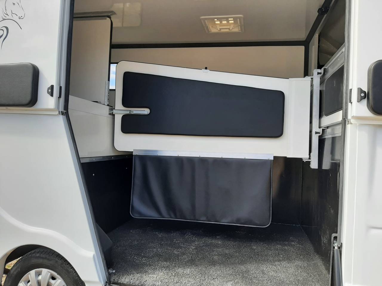 Kleine paardenvrachtwagen (B rijbewijs) Renault Master 2017 Tweedehands