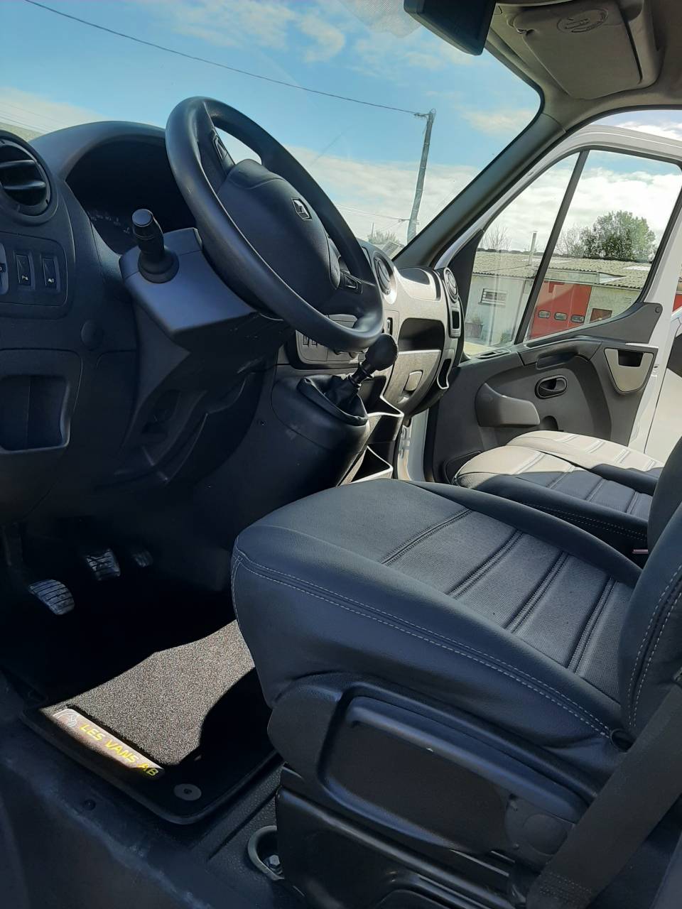Kleine paardenvrachtwagen (B rijbewijs) Renault Master 2017 Tweedehands