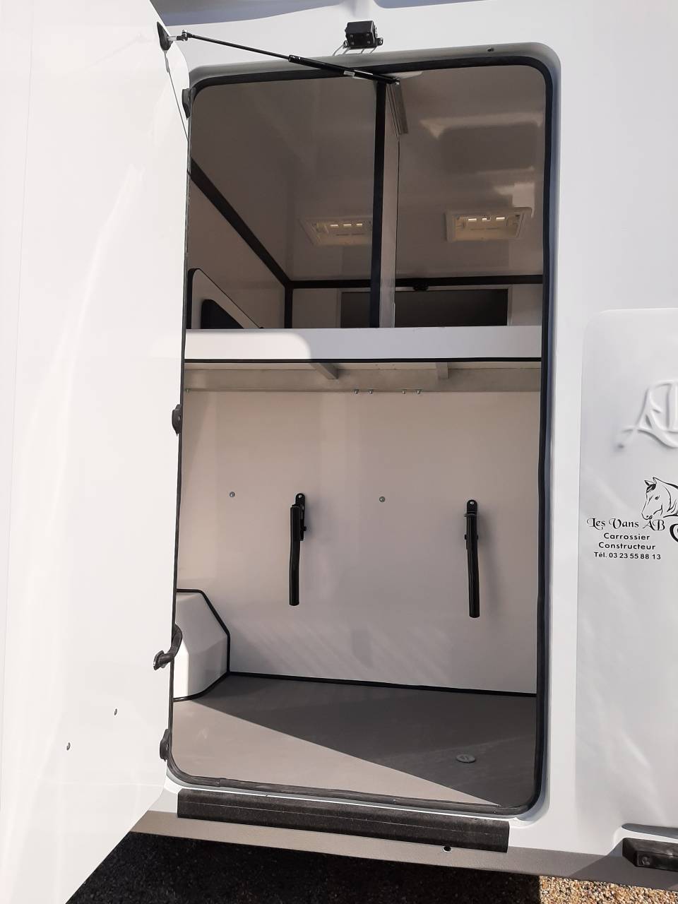 Kleine paardenvrachtwagen (B rijbewijs) Renault Master 2017 Tweedehands