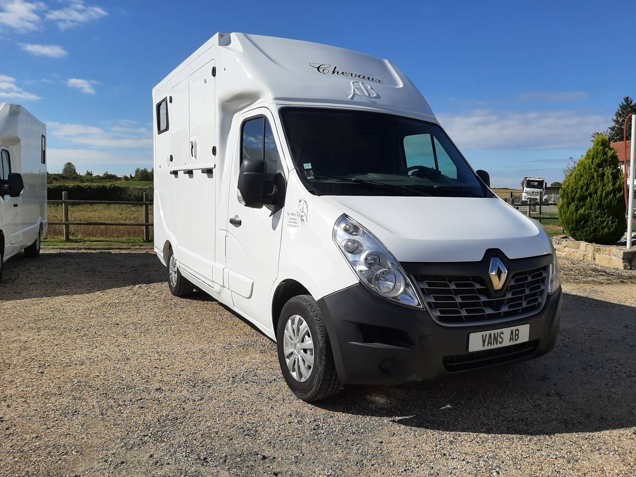 Kleine paardenvrachtwagen (B rijbewijs) Renault Master 2017 Tweedehands