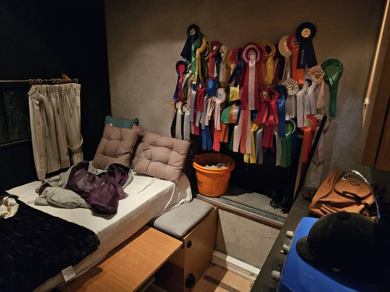 Goed onderhouden paardenvrachtwagen te koop