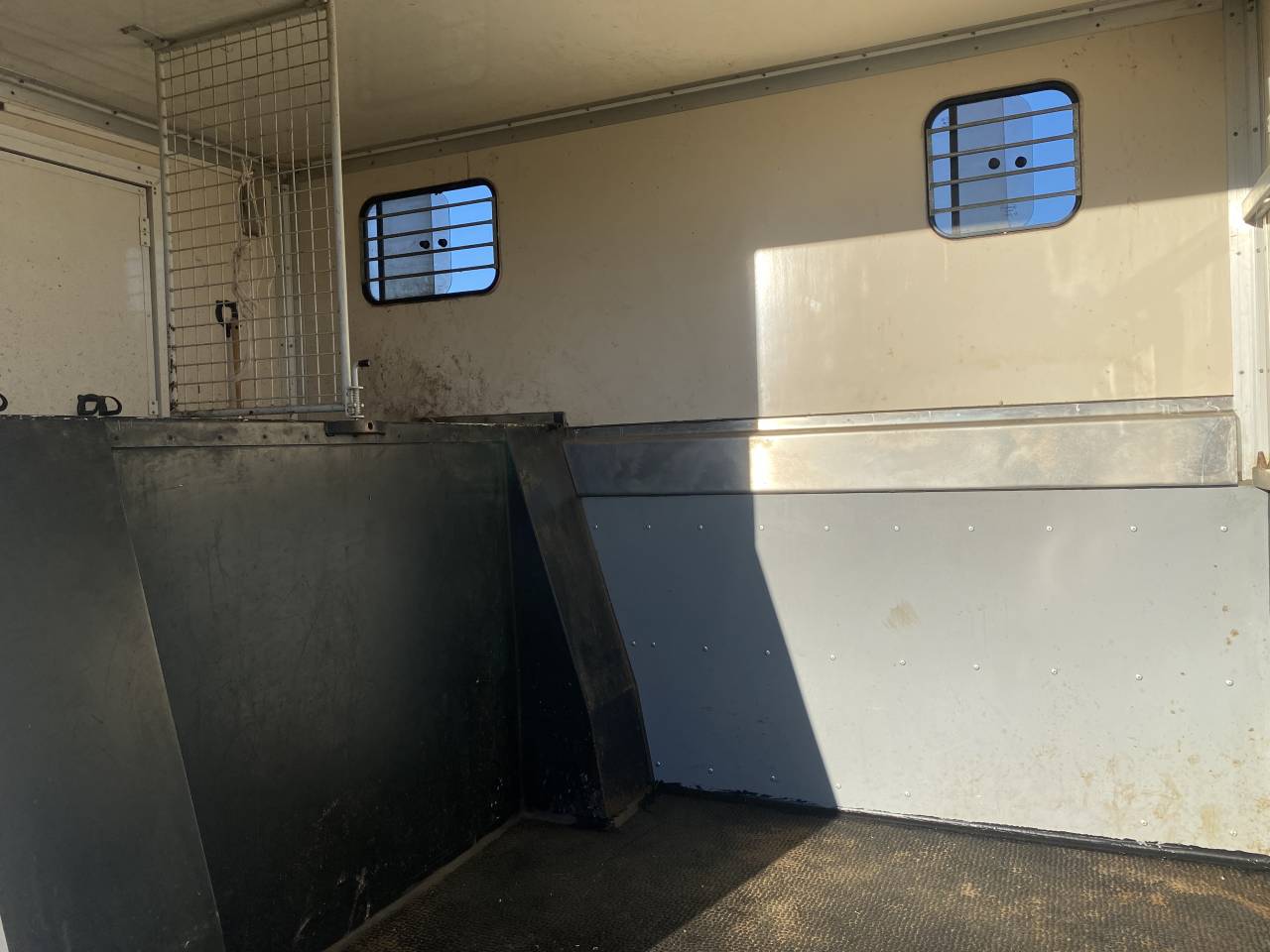 Kleine paardenvrachtwagen (B rijbewijs) Renault 2.3 DCI  2010 Tweedehands