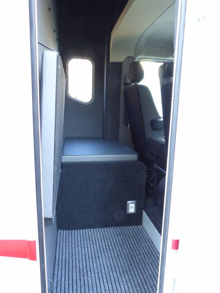 Kleine paardenvrachtwagen (B rijbewijs) Trans Box svelto 4 2019 Tweedehands